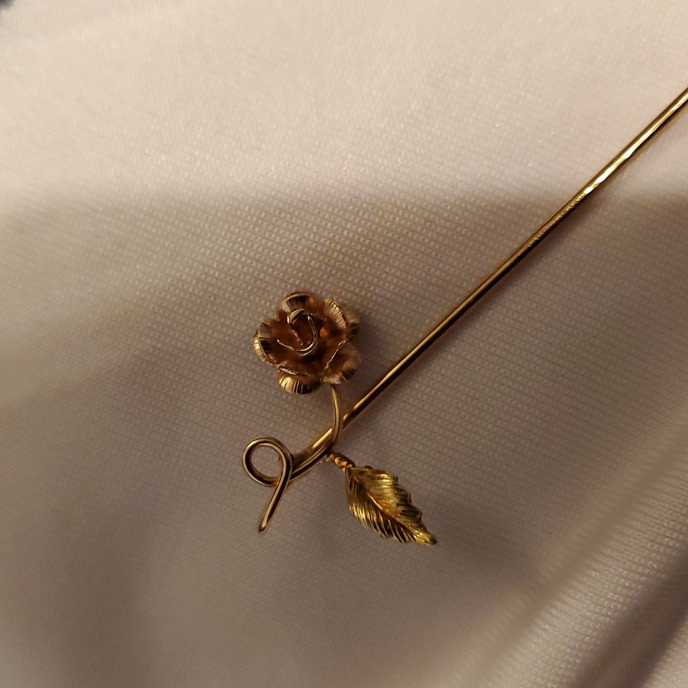 Gold 14 K MHF Rose Lapel Pin - Picture 4 of 7